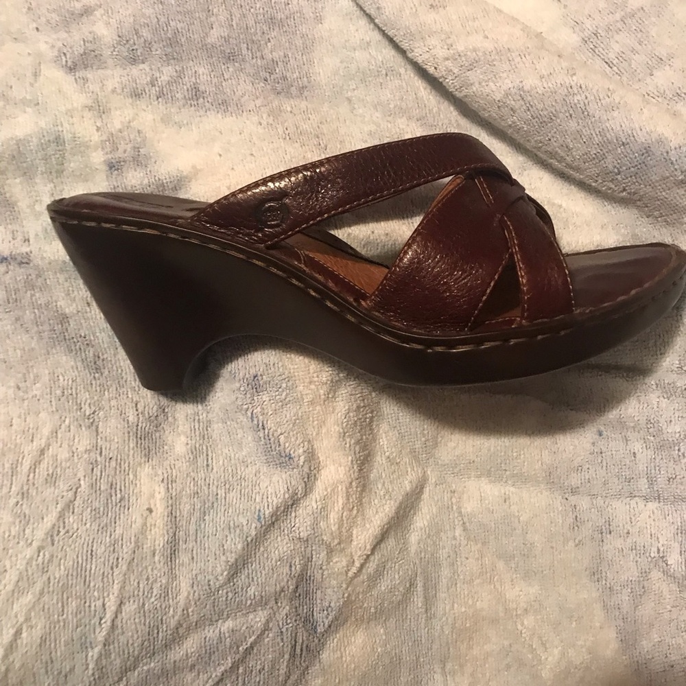 Born brown sandal with heel